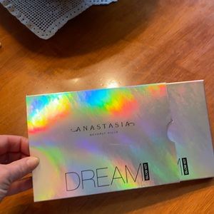 Anastasia Dream glow kit